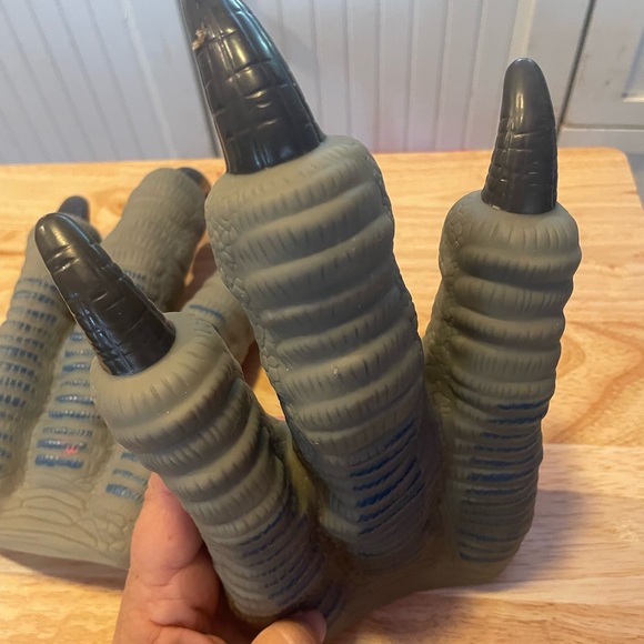 Jurassic Park Mattel Dinosaur Claw Gloves Only Realistic Costume Accessory - Picture 3 of 6